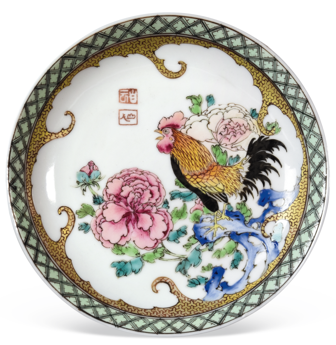 圖為清雍正廣彩“白云山人”碟。（來源：廣州十三行博物館）